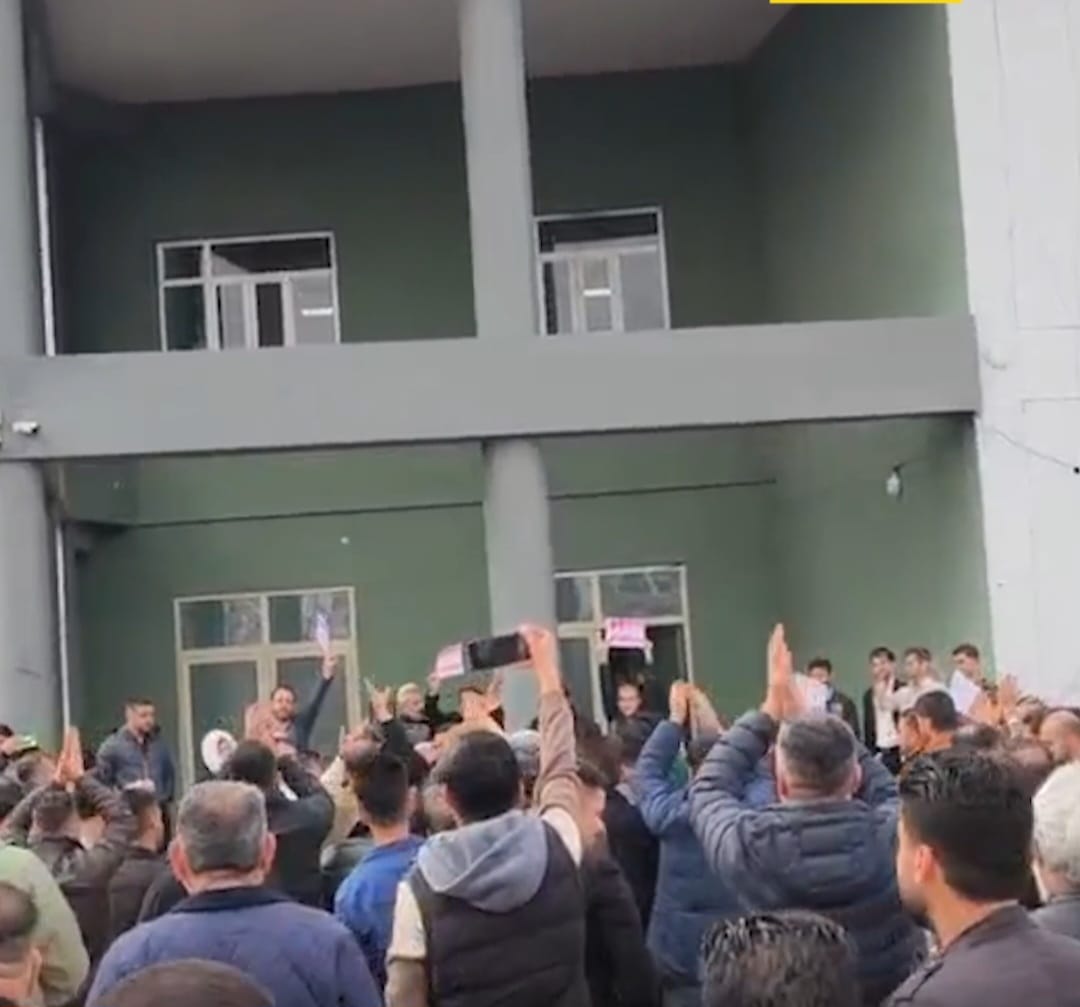 Sharazur teachers take their protest inside education directorate building