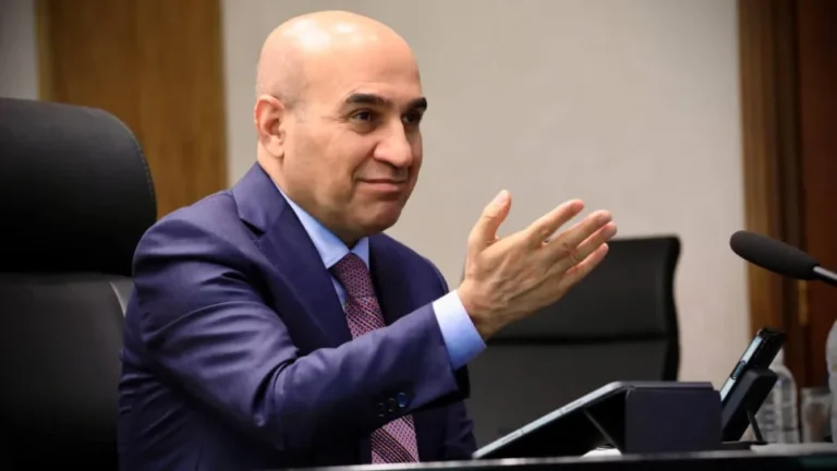Aviation chief says VIP lounges at Baghdad airport breach standards, enable smuggling