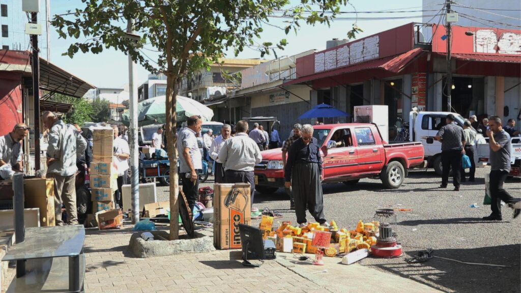 Residents of Sulaymaniyah turn to flea market as finance woes deepen for many families