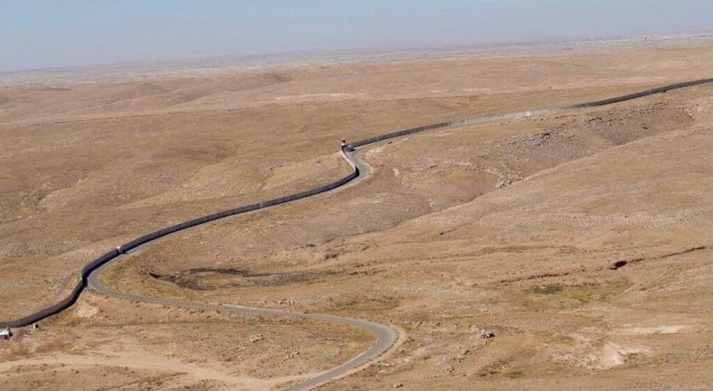 Interior minister inaugurates 60 km concrete wall on Iraq-Syria border