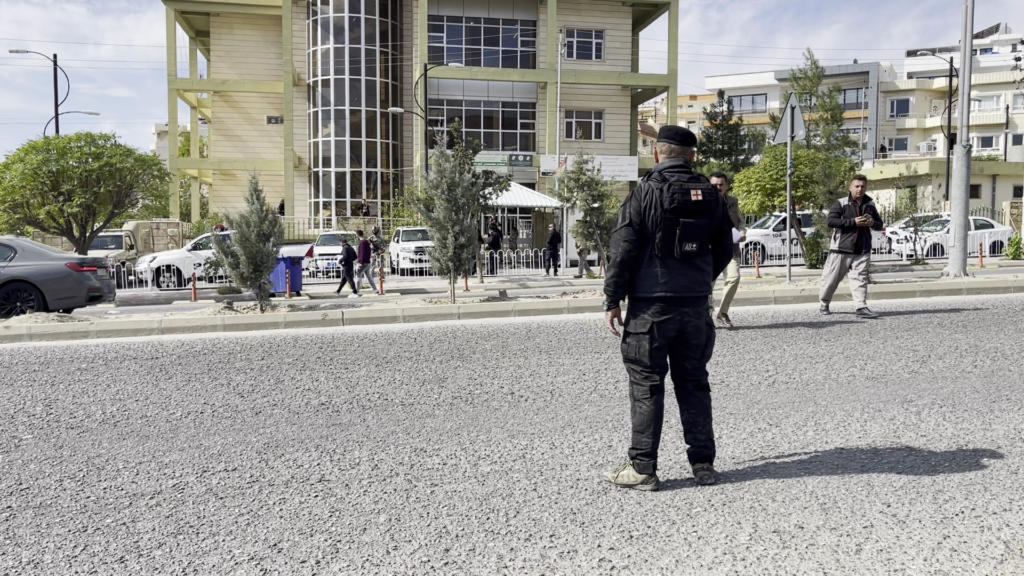 Gunmen injure three security personnel and civilian near Sulaymaniyah police station