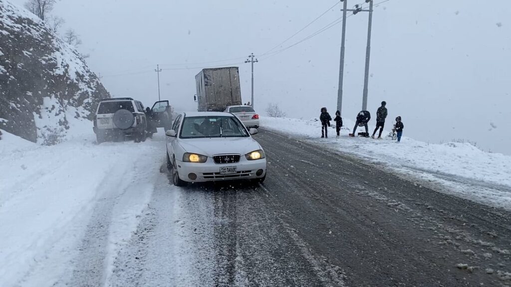 Traffic resumes at Kele border crossing after heavy snowfall