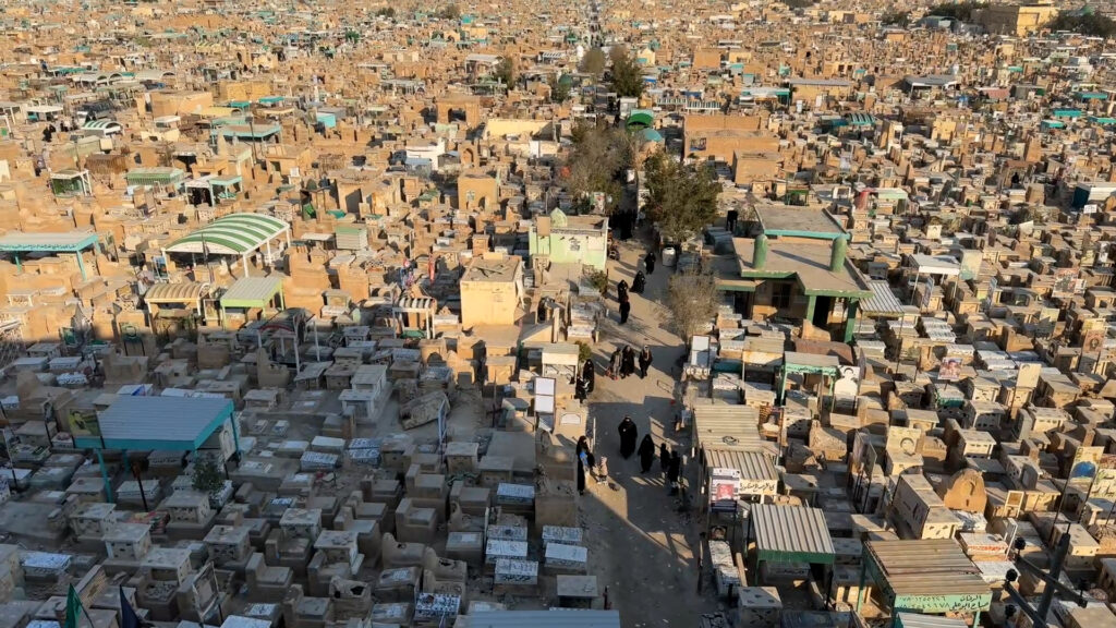 Three arrested for vandalizing graves at Najaf cemetery