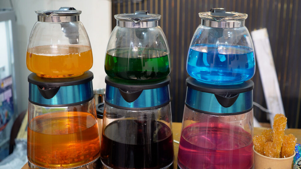 Basra cafe revives sangin' tea tradition and drops shisha to refocus on conversation