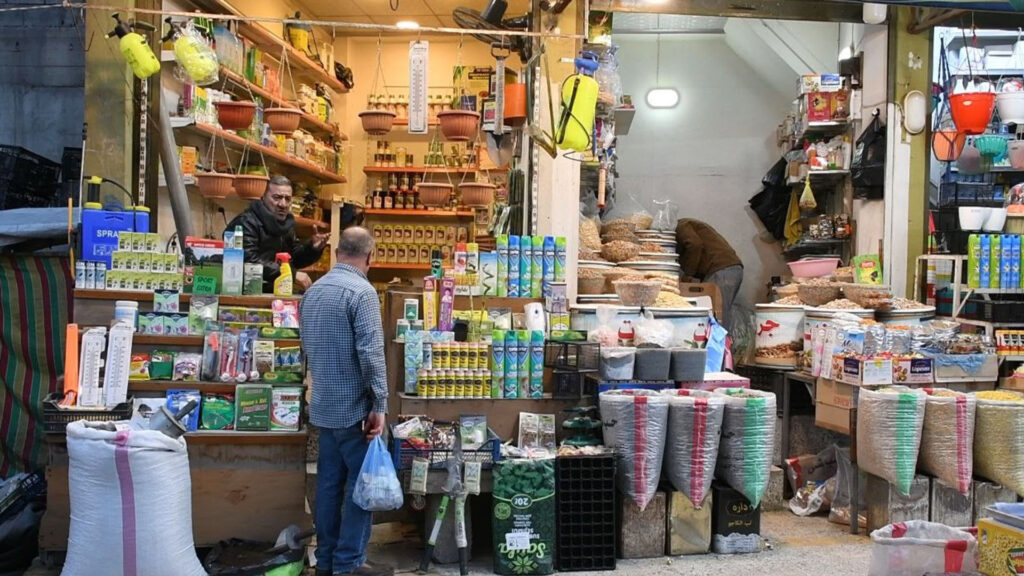 Kurdistan Region shoppers head to Mosul markets for spices, bargains