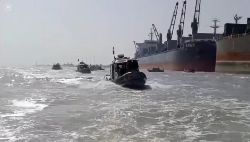 Iraq navy holds large-scale drill at Umm Qasr port