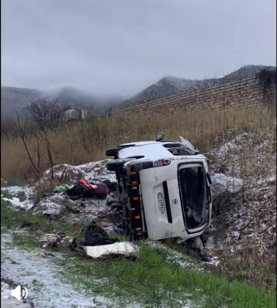 Bus carrying university students overturns in Duhok with 14 injured